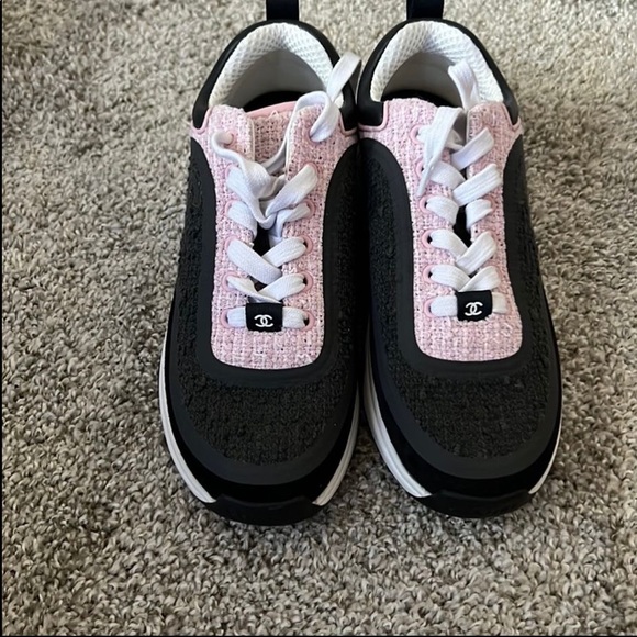 NWOT Chanel Pink Tweed Size 5 sneakers. - Picture 2 of 5